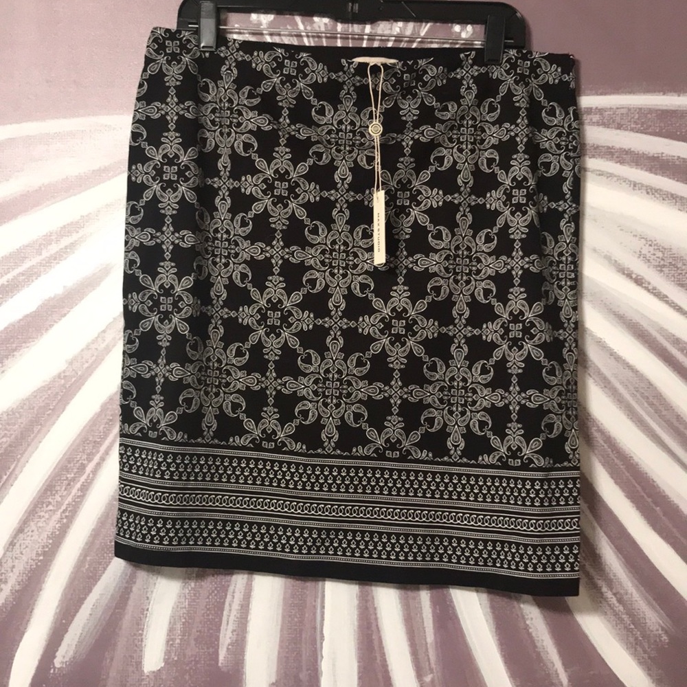 Stretchy pencil skirt